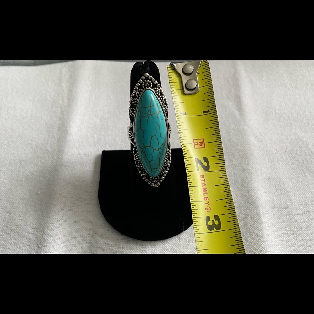 Turquoise ring . Beautiful piece. Size 7 - Picture 3 of 4